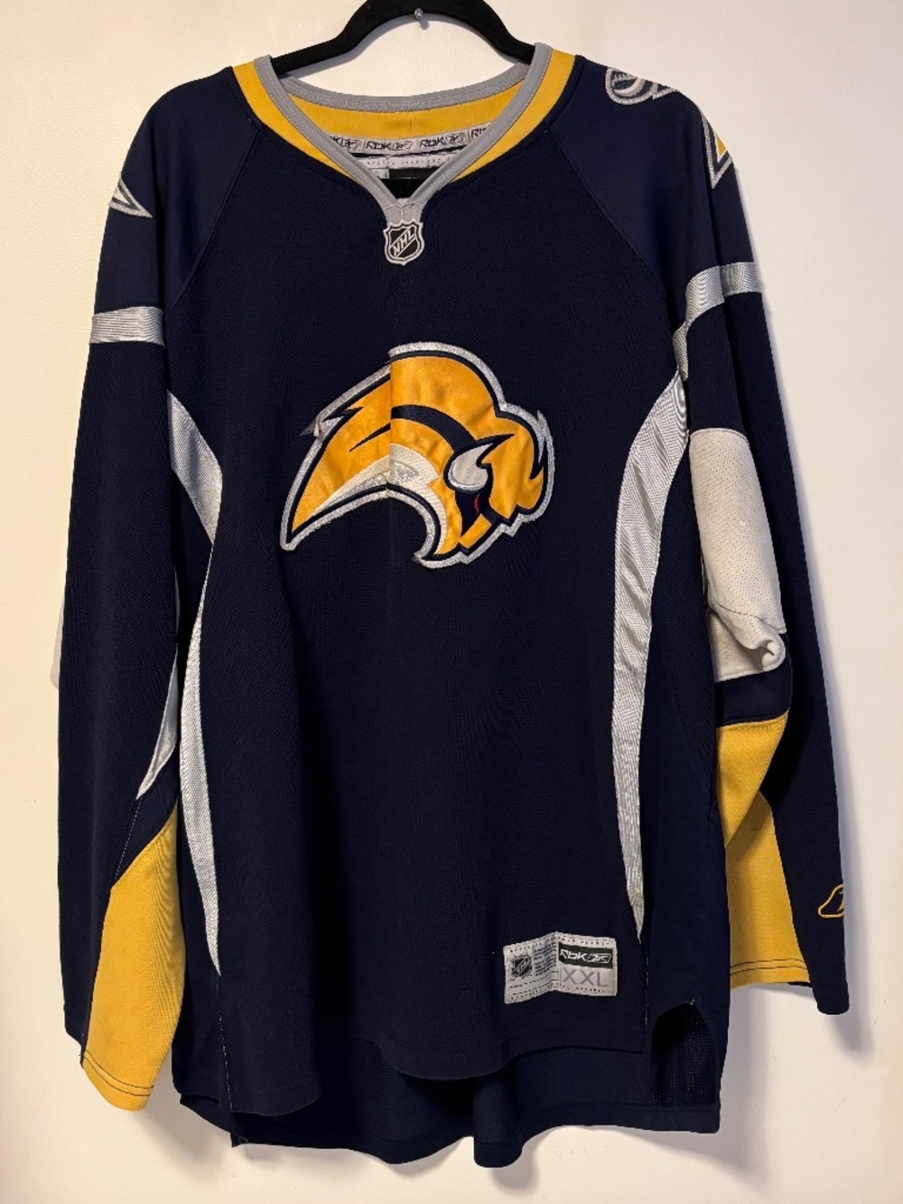 NHL Buffalo Hockey Sabres Jersey No Name Blank Slug Mascot Womens Size XXL